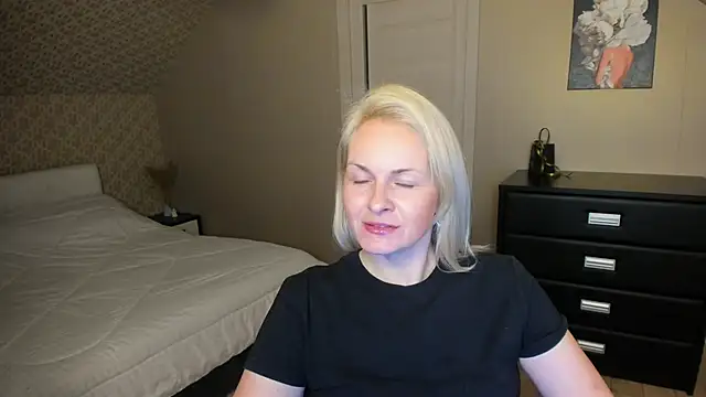 Alicee Gracee online show from November 24, 2025, 7:14 pm