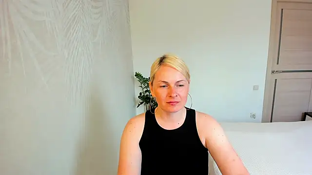 Snapshot of Alicee_Gracee chatting on May 13, 2026, 9:49 am Alicee Gracee online show from May 13, 2026, 9:49 am