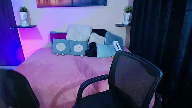 cristal-evanns online show from January 7, 2025, 12:03 am