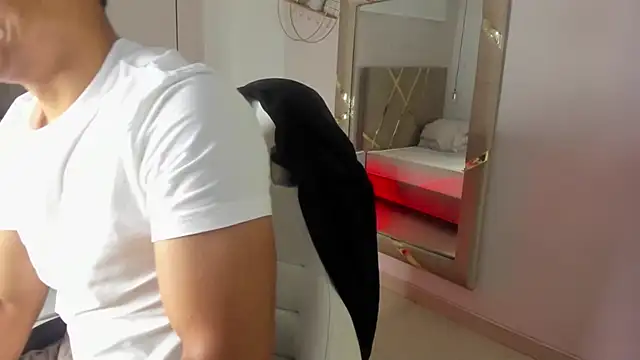 Lucii fer  online show from December 1, 2025, 11:44 am