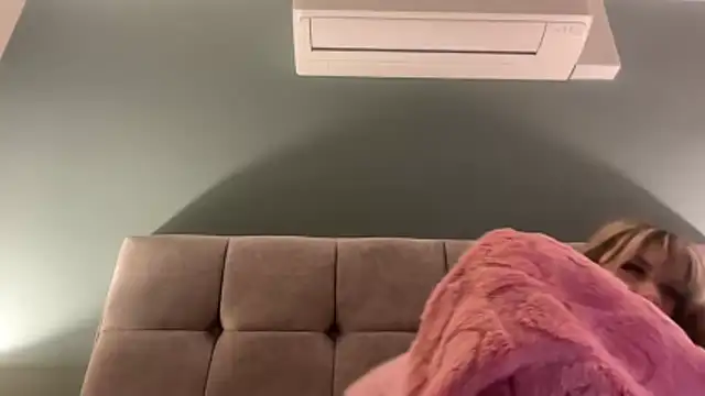 LustfulLuna  online show from November 4, 2025, 6:22 pm