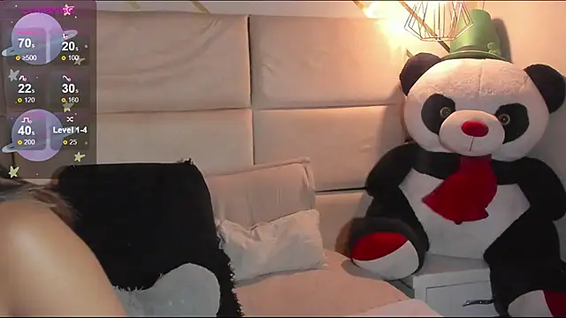 Nathaliajonees online show from November 18, 2025, 12:30 pm