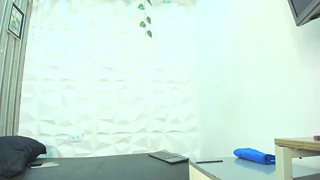 Snapshot of MarieMyller chatting on November 8, 2025, 10:46 pm MarieMyller online show from November 8, 2025, 10:46 pm