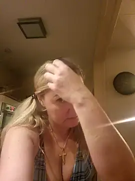 Snapshot of CoupleKitty chatting on October 26, 2025, 5:35 pm CoupleKitty online show from October 26, 2025, 5:35 pm