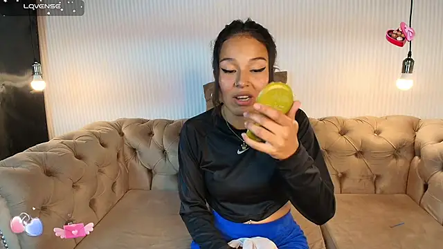 Snapshot of Malory_st chatting on March 3, 2025, 6:46 pm Malory st online show from March 3, 2025, 6:46 pm