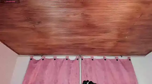 Snapshot of Malory_st chatting on February 14, 2025, 9:32 pm Malory st online show from February 14, 2025, 9:32 pm