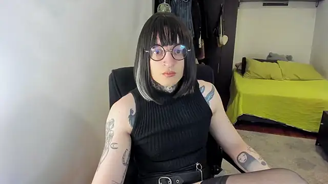 ShiiraVelkor online show from December 5, 2025, 9:41 am