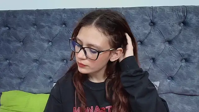 LARICSABLUE online show from February 3, 2026, 7:13 am