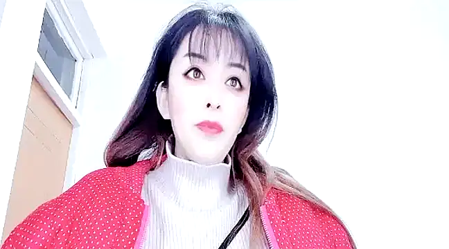 Snapshot of LUIUya chatting on December 22, 2024, 1:11 pm LUIUya online show from December 22, 2024, 1:11 pm