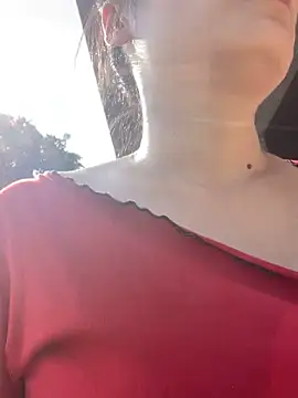 Snapshot of Bella0815 chatting on October 18, 2025, 7:10 am Bella0815 online show from October 18, 2025, 7:10 am