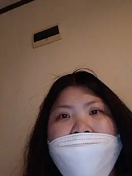 hello098712 online show from May 18, 2026, 9:14 am