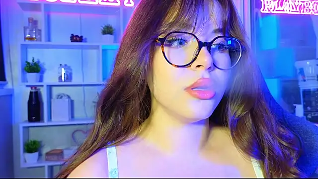 CutiePie3 online show from November 18, 2025, 8:01 pm