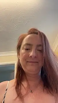 LouiseTswing online show from October 10, 2025, 10:49 am