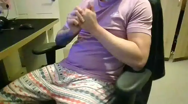 Snapshot of realityyshowww chatting on December 30, 2024, 5:55 pm realityyshowww online show from December 30, 2024, 5:55 pm