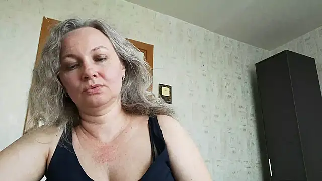 Snapshot of EdithManning chatting on June 10, 2026, 7:42 am EdithManning online show from June 10, 2026, 7:42 am