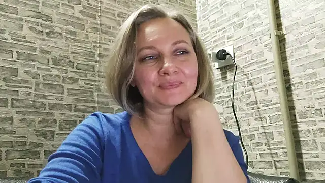 EdithManning online show from February 11, 2025, 3:29 pm