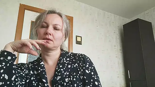 Snapshot of EdithManning chatting on May 19, 2026, 6:31 am EdithManning online show from May 19, 2026, 6:31 am