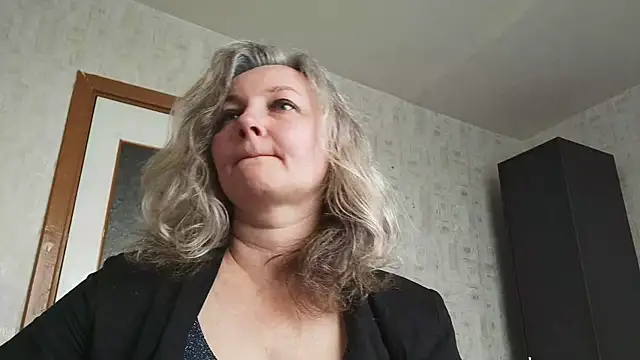 Snapshot of EdithManning chatting on June 2, 2026, 7:41 am EdithManning online show from June 2, 2026, 7:41 am