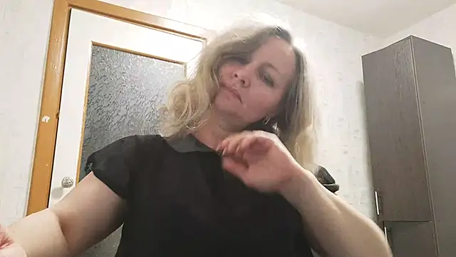 Snapshot of EdithManning chatting on May 21, 2026, 6:05 pm EdithManning online show from May 21, 2026, 6:05 pm