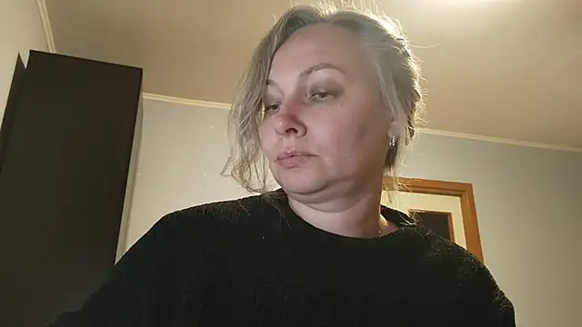 Snapshot of EdithManning chatting on May 1, 2026, 5:51 pm EdithManning online show from May 1, 2026, 5:51 pm