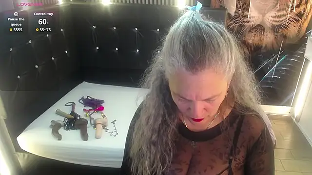 miisevvie  online show from December 1, 2025, 2:45 am