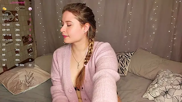 Snapshot of sophie__lee chatting on October 13, 2025, 3:46 pm sophie lee online show from October 13, 2025, 3:46 pm