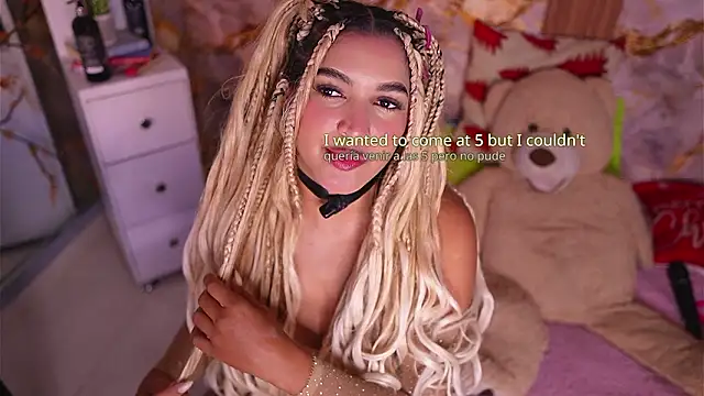 Snapshot of zoey-fox chatting on February 15, 2026, 11:03 pm zoey-fox online show from February 15, 2026, 11:03 pm