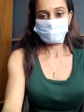 Snapshot of Oleevia chatting on November 11, 2025, 9:26 am Oleevia online show from November 11, 2025, 9:26 am