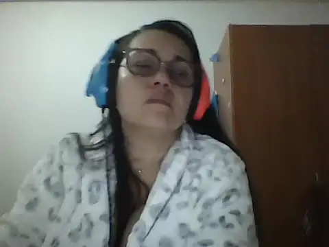 Snapshot of gaby0075 chatting on December 10, 2024, 12:17 am gaby0075 online show from December 10, 2024, 12:17 am