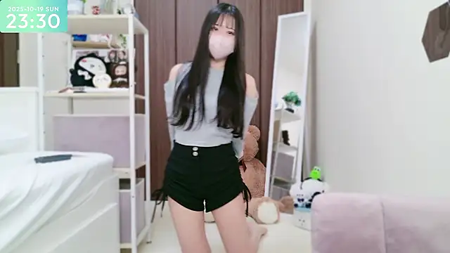 Snapshot of -SHIZUKU- chatting on October 19, 2025, 2:31 pm -SHIZUKU- online show from October 19, 2025, 2:31 pm