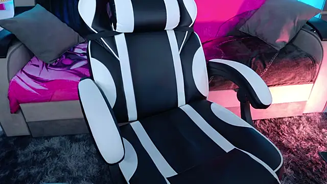 Aurora Natsuki online show from November 23, 2025, 10:58 am