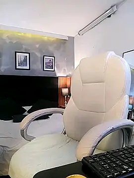 Snapshot of Delilah_Belmont chatting on September 11, 2025, 12:05 pm Delilah Belmont online show from September 11, 2025, 12:05 pm