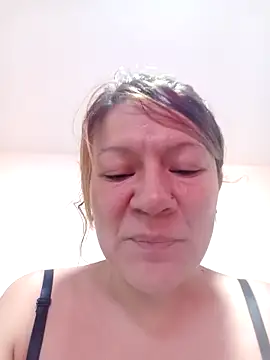 Skylar-Vox- online show from November 22, 2025, 11:31 am