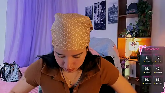 emilyrouxe online show from October 14, 2025, 4:18 pm