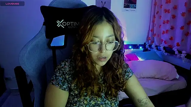  Moon Johnson online show from March 19, 2025, 1:10 am