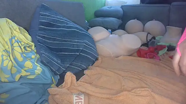 Snapshot of Puppy_Bimbo_Juliette chatting on November 16, 2025, 6:23 pm Puppy Bimbo Juliette online show from November 16, 2025, 6:23 pm