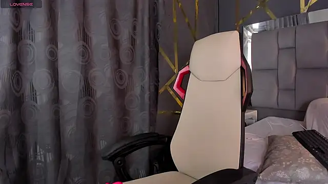 AliceSteel12 online show from October 9, 2025, 9:04 pm