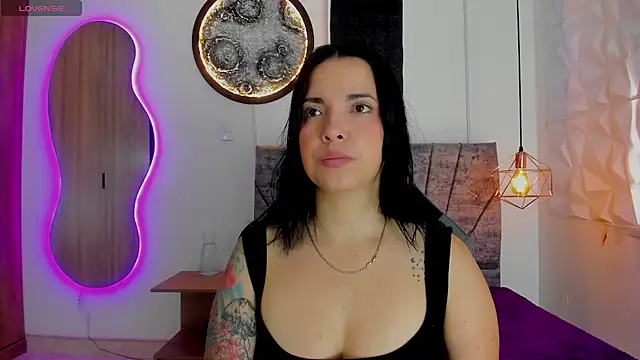 tatiana sc online show from October 8, 2025, 1:23 pm