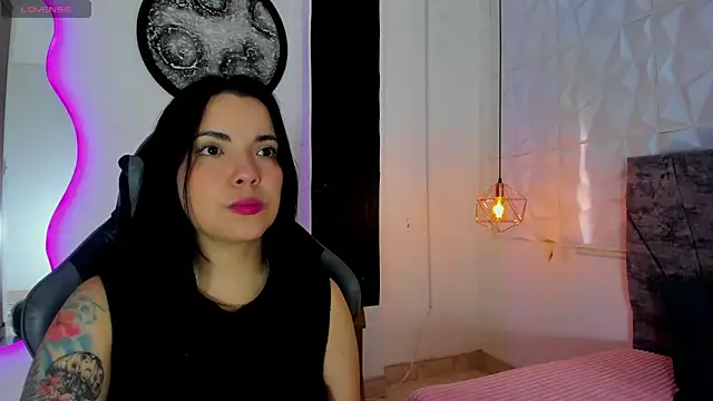 tatiana sc online show from November 4, 2025, 1:26 pm