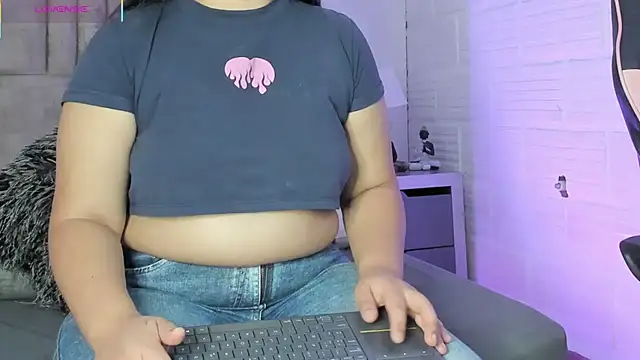 EmmaBecket2 online show from October 11, 2025, 12:06 pm