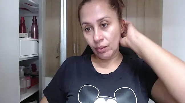 RoxanaLove9 online show from February 11, 2025, 6:44 pm