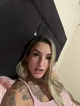 hotskinny1 online show from February 15, 2025, 11:36 pm