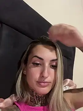 hotskinny1 online show from February 14, 2025, 4:41 pm