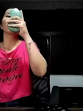 Snapshot of Lucianaferro_ chatting on October 3, 2025, 10:06 am Lucianaferro online show from October 3, 2025, 10:06 am