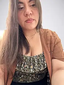 Snapshot of Iam__Cristal chatting on December 17, 2025, 9:42 pm Iam Cristal online show from December 17, 2025, 9:42 pm