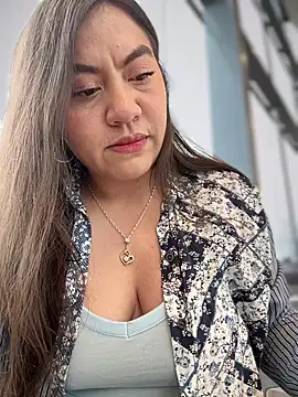 Iam  Cristal online show from September 23, 2025, 9:33 pm