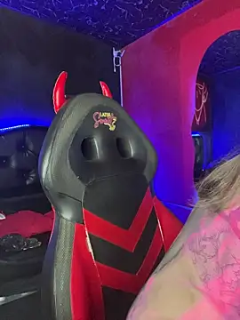 Snapshot of Iam__Cristal chatting on February 7, 2026, 10:18 pm Iam Cristal online show from February 7, 2026, 10:18 pm