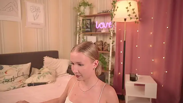 ms evasweet online show from July 27, 2026, 1:18 pm