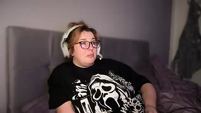 Curvy Rosie99 online show from April 16, 2026, 9:39 pm