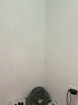 paisitahot1975 online show from October 22, 2025, 11:14 pm